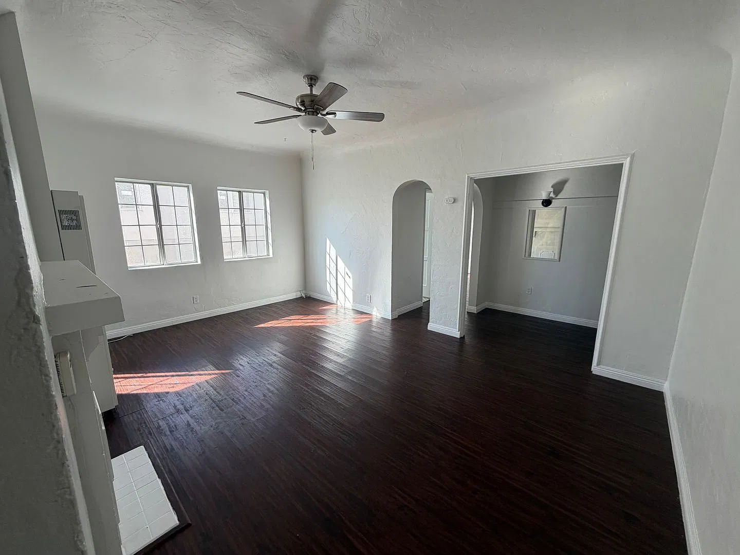 512 N. Alexandria Ave — Photo 2