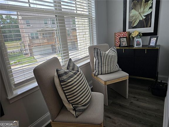 4th image of 556 Amarante Cir
