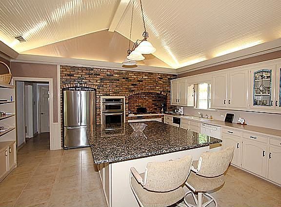 5th image of 1220 Briarhaven Dr