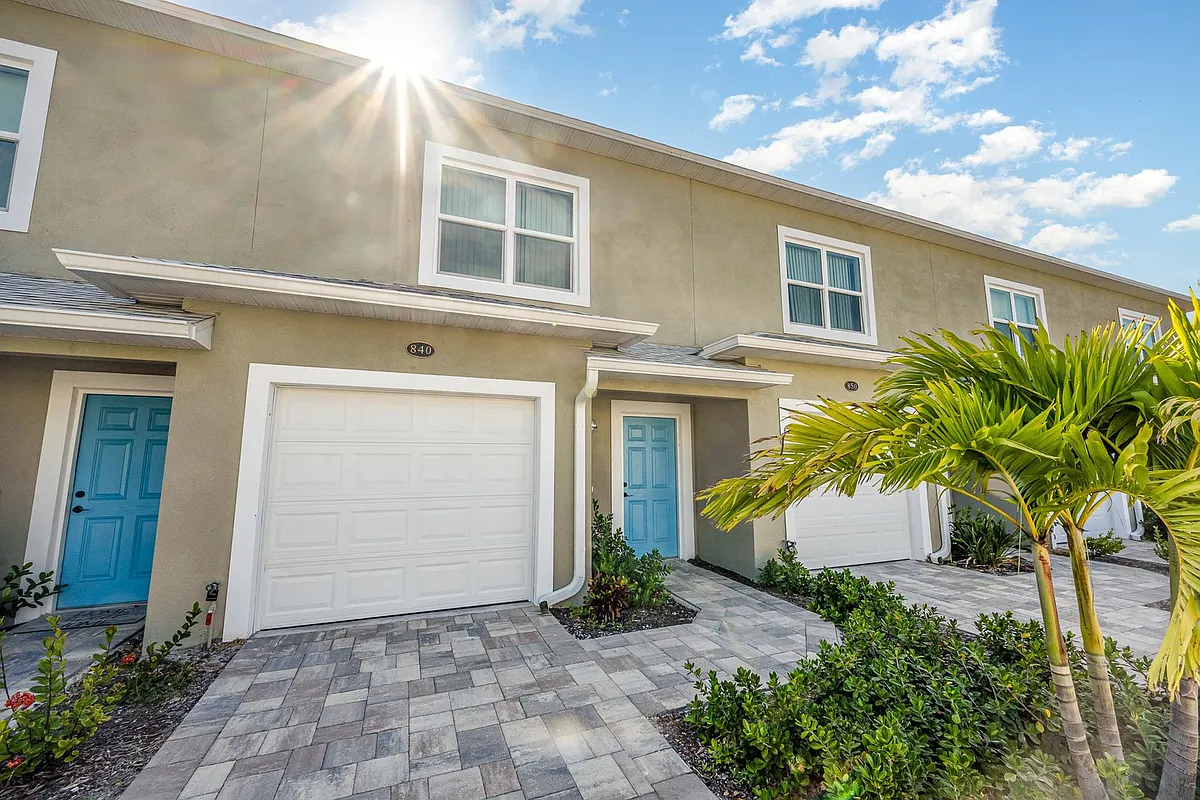 Building Photo - 900 Paddleboard Ct