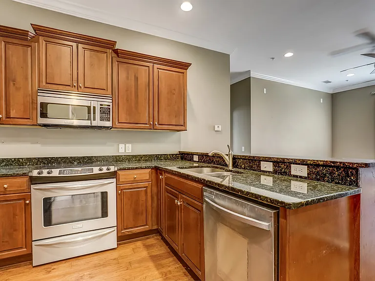 425 E McDonough St #101 — Photo 7