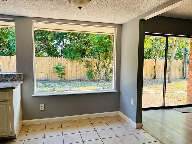 7627 Candlegreen Ln — Photo 22