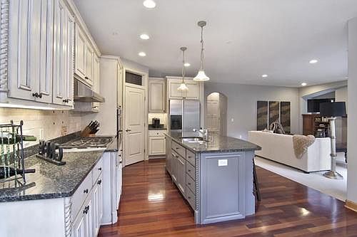 5th image of 9642 Crestwood Ter