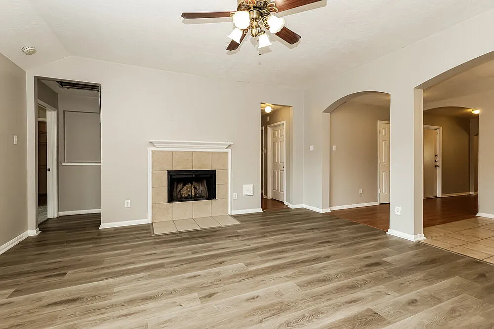 3 bed, 2.0 bath, 1656 sqft, $1,975 — Photo 4