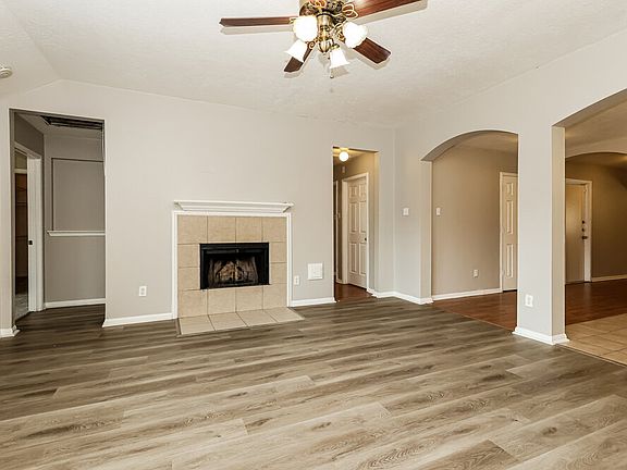 4th image of 1711 Rock Ridge Dr