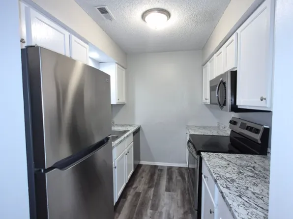 1544 SW Chelsea Dr APT 4, Topeka, KS 66604