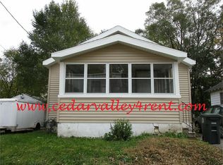 120 Block St, Waterloo, IA 50703