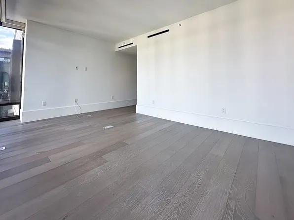 429 Kent Avenue image 15 of 25