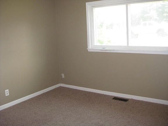 3rd image of 21203 32nd Ave S