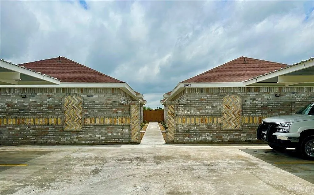 Building Photo - 1005 W Kohala Ave #1