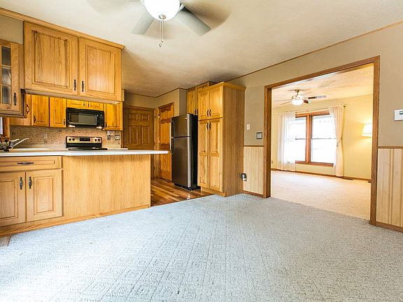 5th image of 963 Patricia Ann Dr