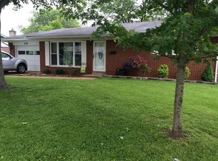 118 Castle Dr, Swansea, IL
