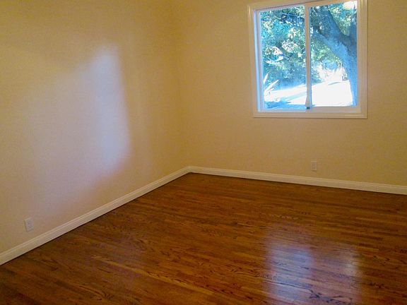4th image of 2848 Marengo Ave