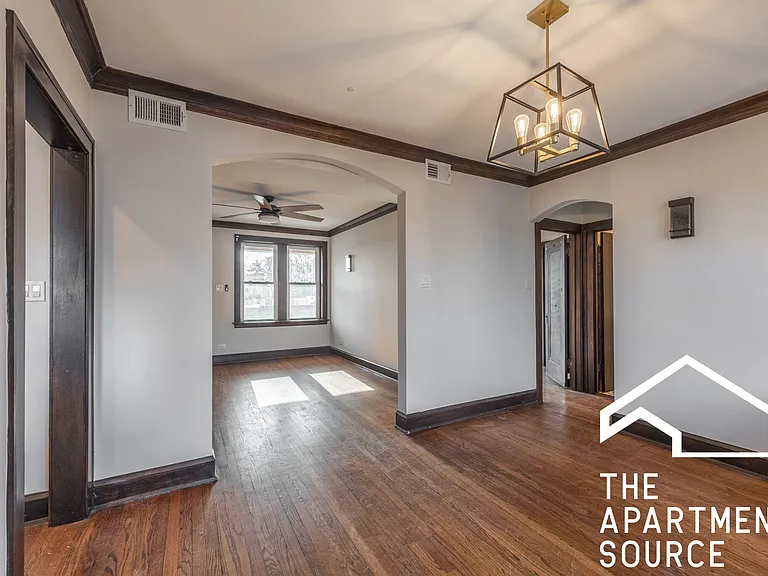 2624 W Devon Ave #301 — Photo 11
