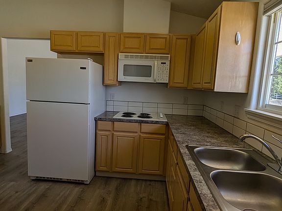 3rd image of 1471 Republic Ln