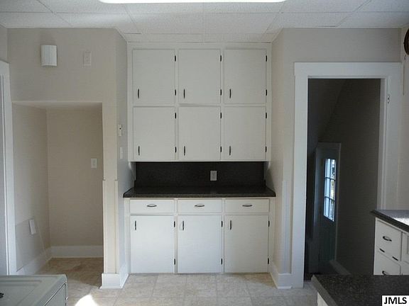 5th image of 608 S Grinnell St