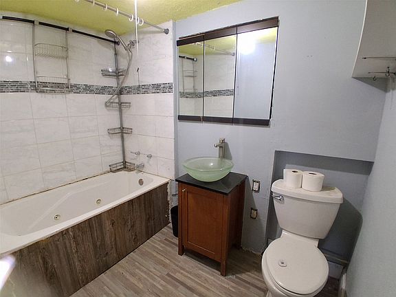 4th image of 6644 Iowa St
