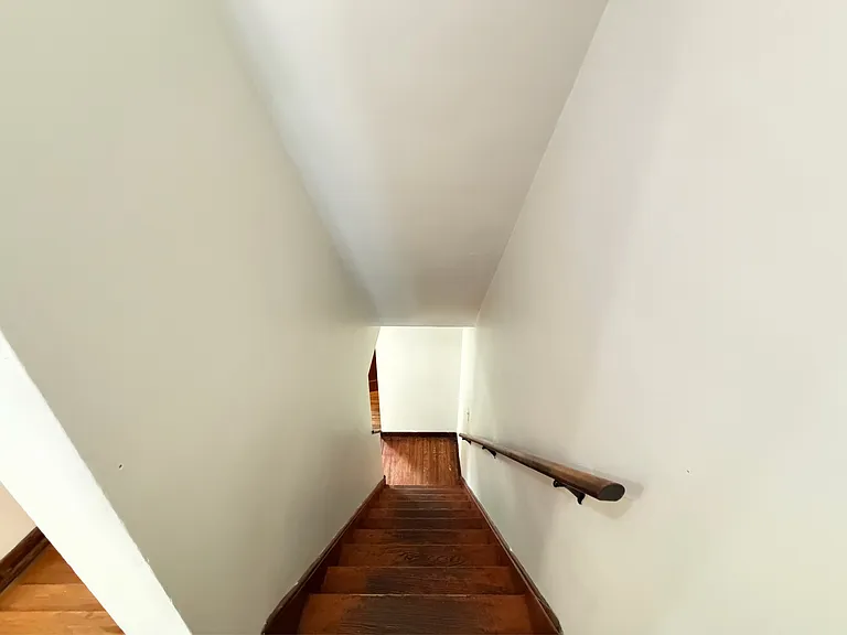 160 Woodward Ave — Photo 7