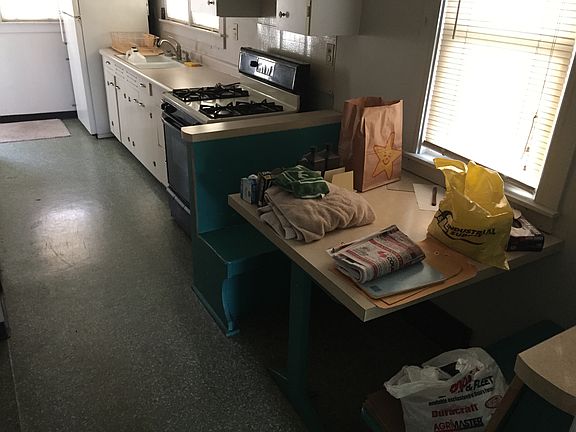 4th image of 407 Loves Ct