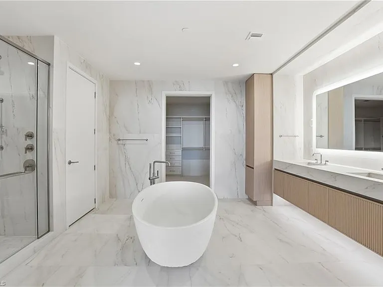 5100 Seagrass Blvd #306 — Photo 29