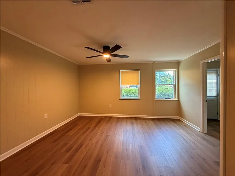 1326 Doyle Ave — Photo 5