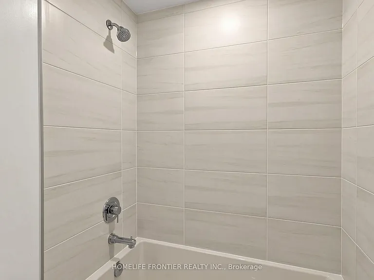 400 King St W #719 — Photo 11