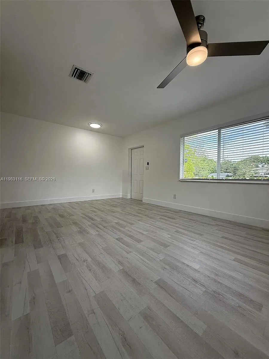 Building Photo - 1200 NW 3rd Ave #A