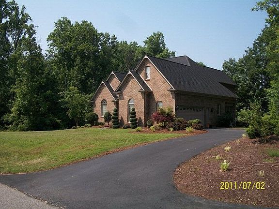 3rd image of 100 Poplar Falls Dr