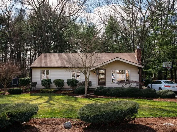 107 Oak Tree Ave, Warwick, RI 02886