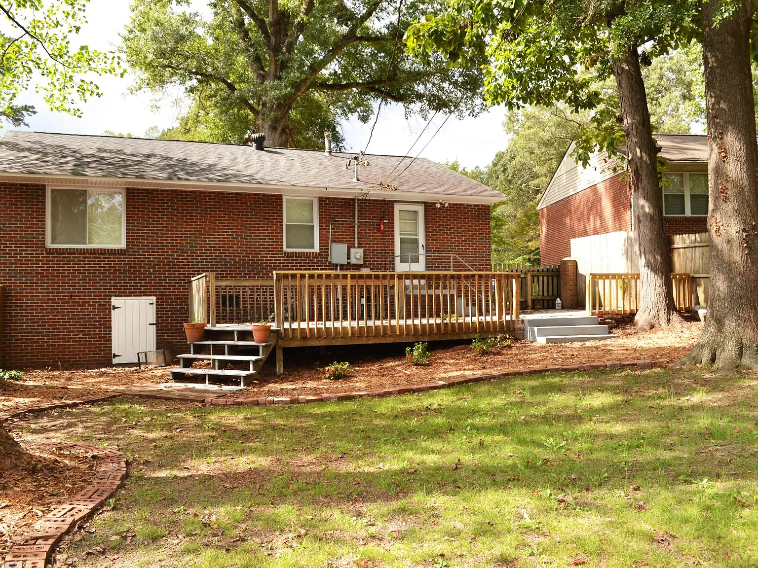 3 bed, 1040 sqft, $1,800 — Photo 2