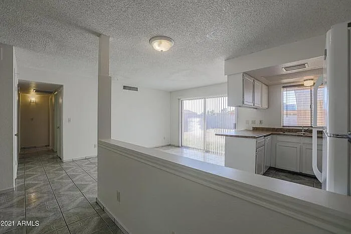 3 bed, 2.0 bath, 1140 sqft, $1,560 — Photo 4