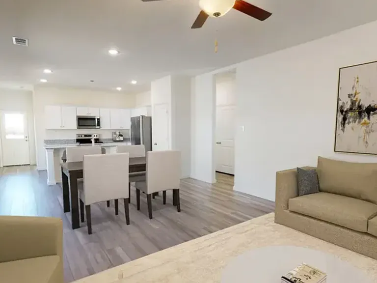 2105 Burnwood St — Photo 4