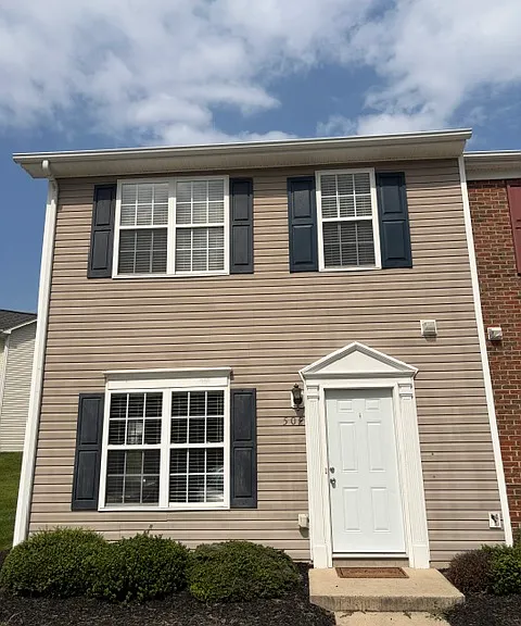 502 Brittany Way — Photo 2
