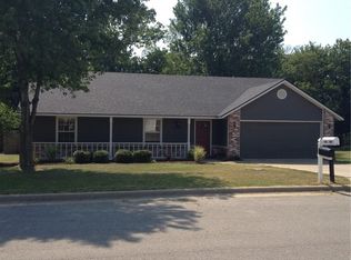 1947 N Albany Ln, Fayetteville, AR 72704