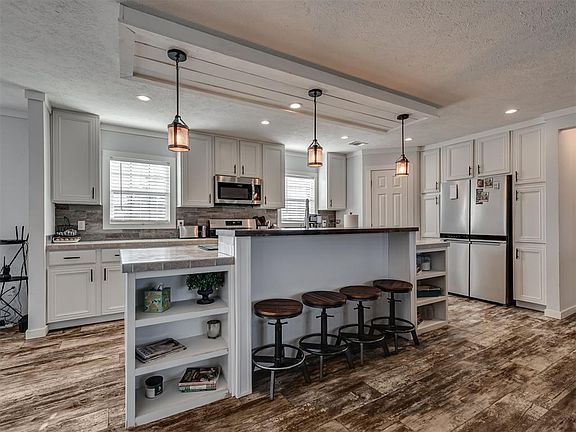 5th image of 9180 S Santa Fe Rd