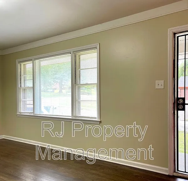3284 Parham St — Photo 5