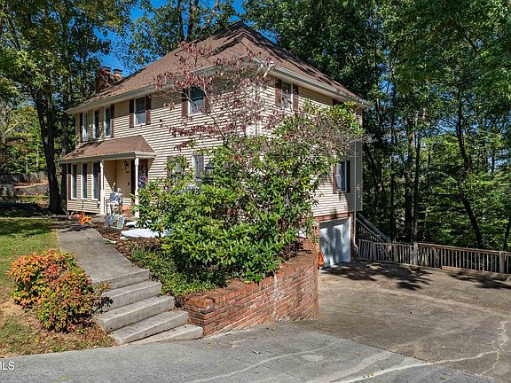 3rd image of 2812 Avondale Dr