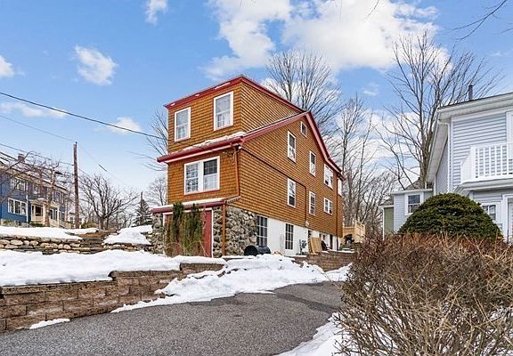3rd image of 61 Lincoln St #61