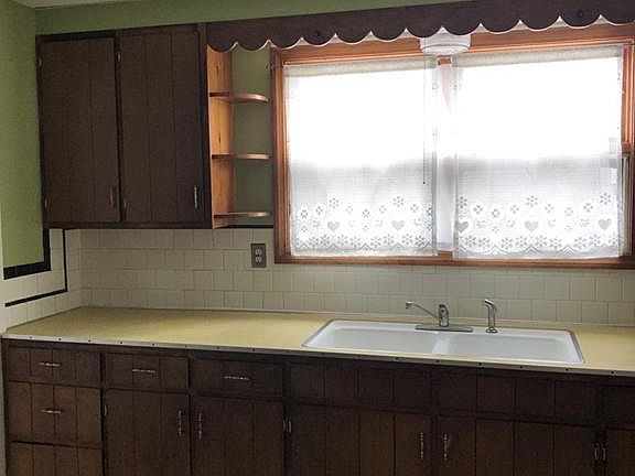 2nd image of 131 East St #1