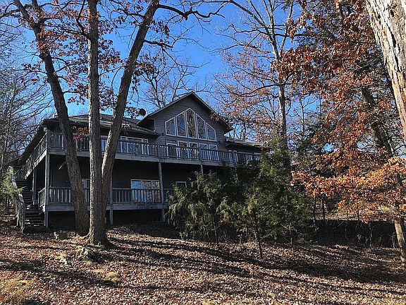 3rd image of 11836 White Oak Dr