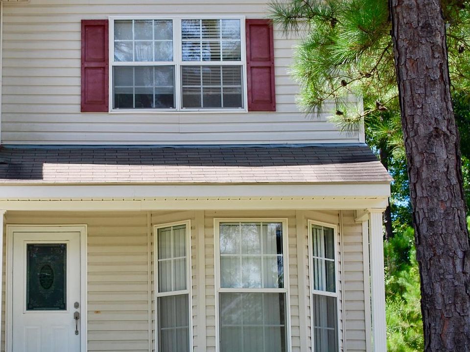 FRONT VIEW OF TOWN HOME