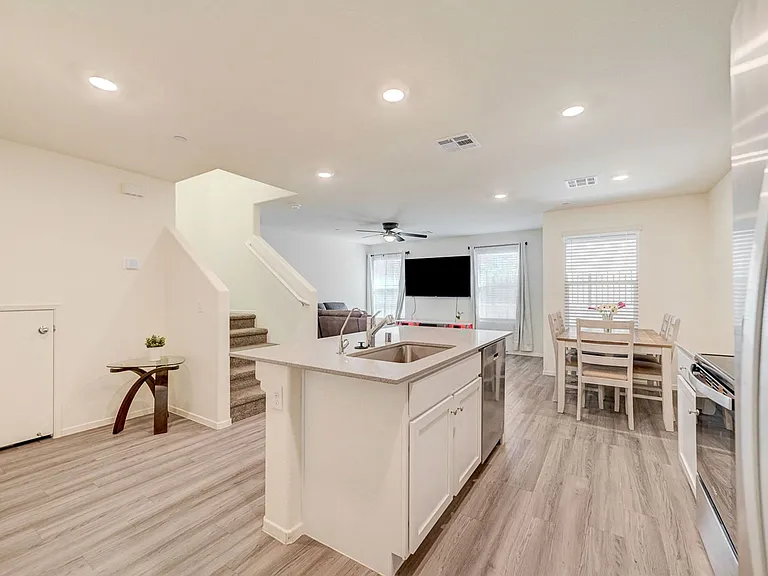6928 Honor Hill St — Photo 16