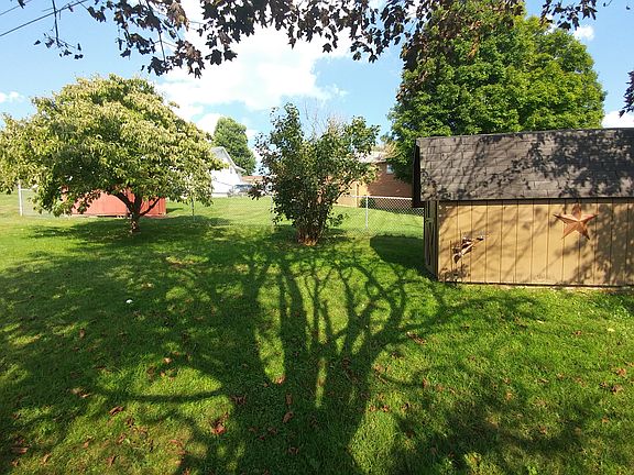 2nd image of 139 Pine Ln