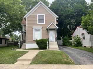 516 Hendee St #B, Elgin, IL 60123