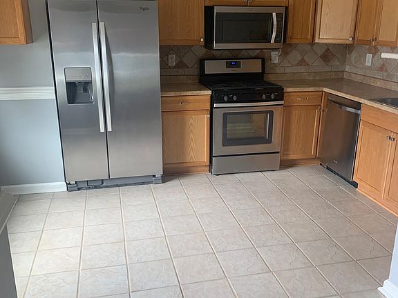 3rd image of 780 Quesnel Dr