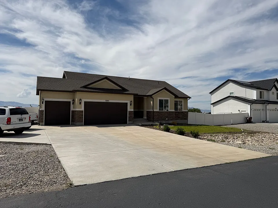 8285 N Lakeshore Drive