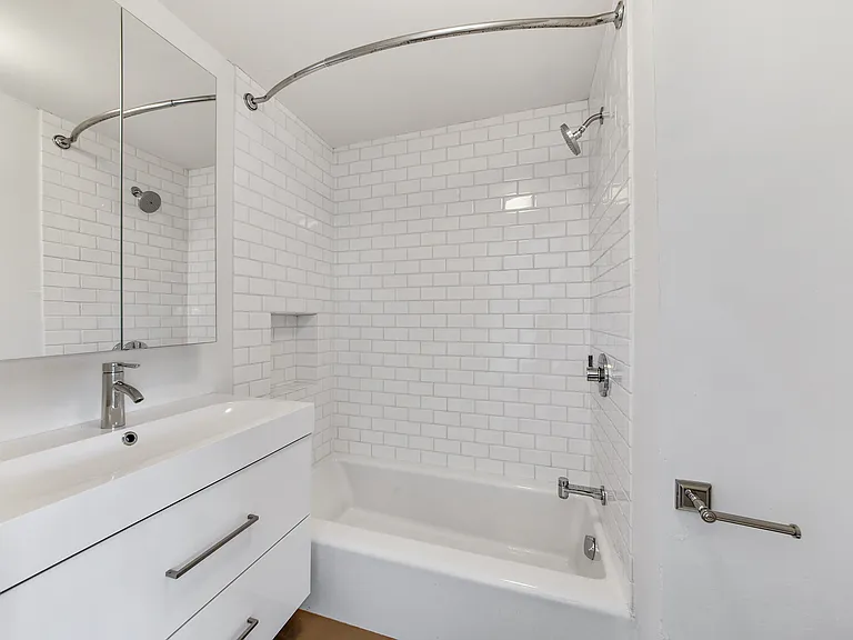 Oakhurst Moderne — Photo 45