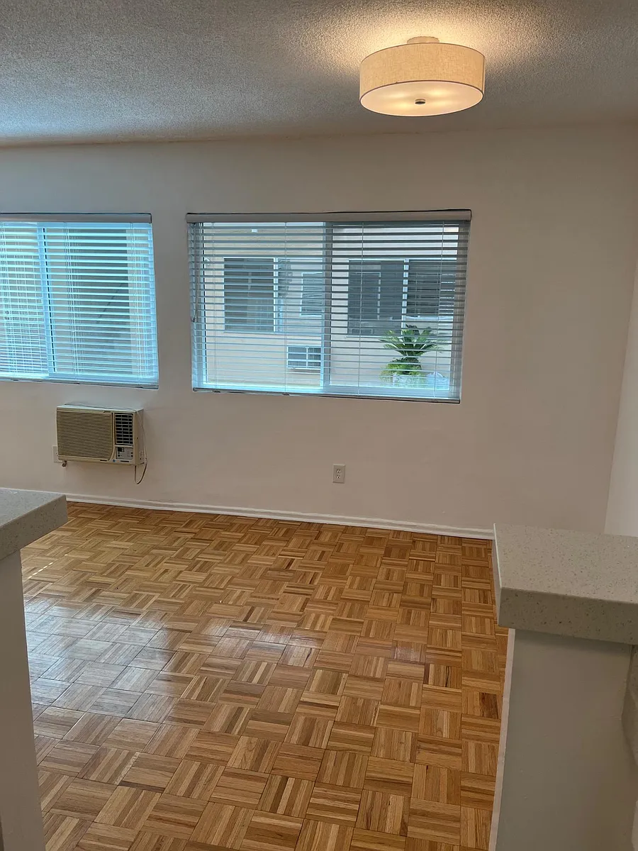 Building Photo - 7530 Lexington Ave #4