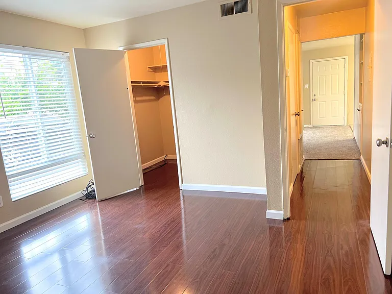 River House Apartments — Photo 13