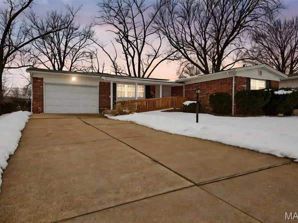 1960 David Dr, Florissant, MO 63031